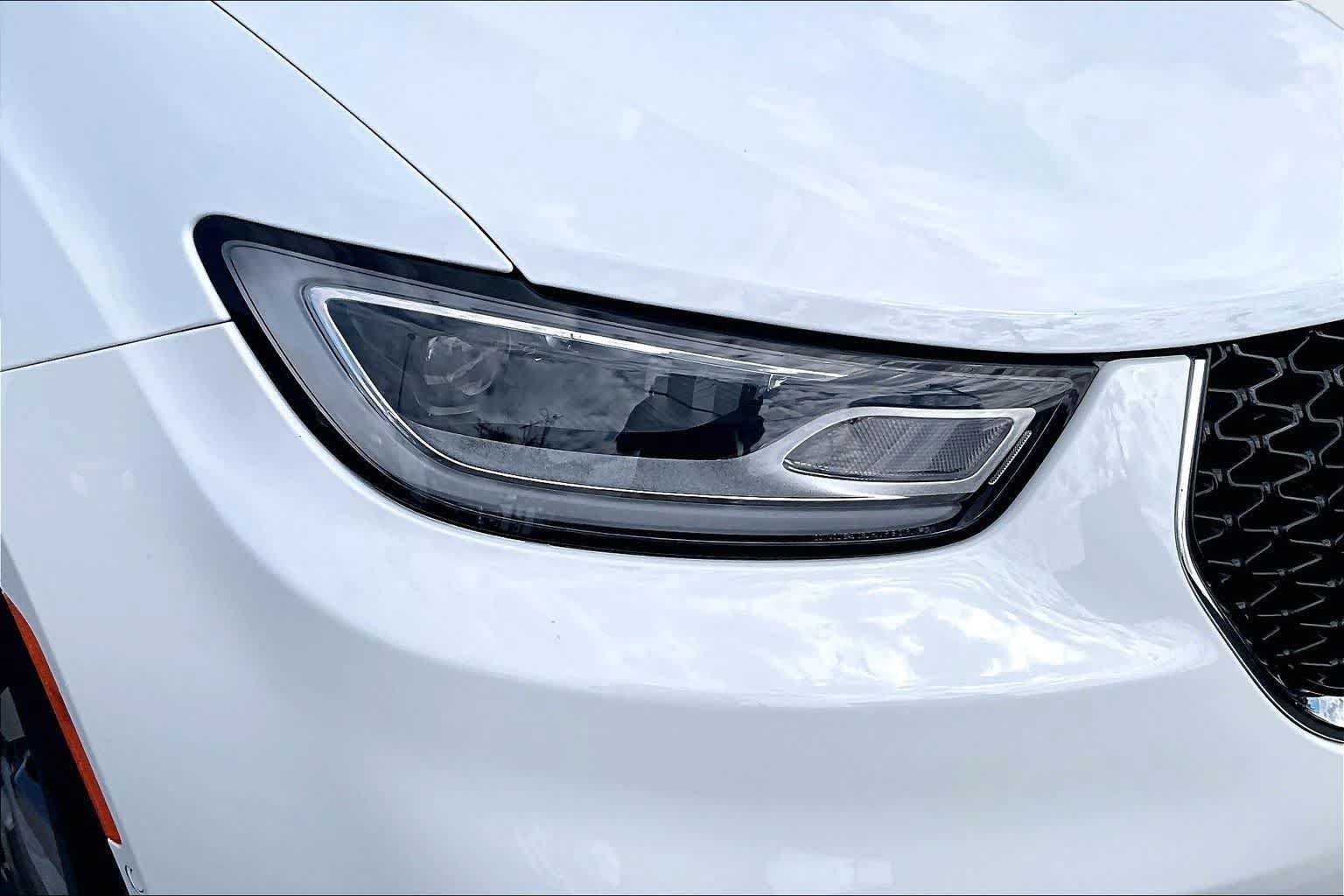 Used 2023 Chrysler Pacifica Limited FWD image 31