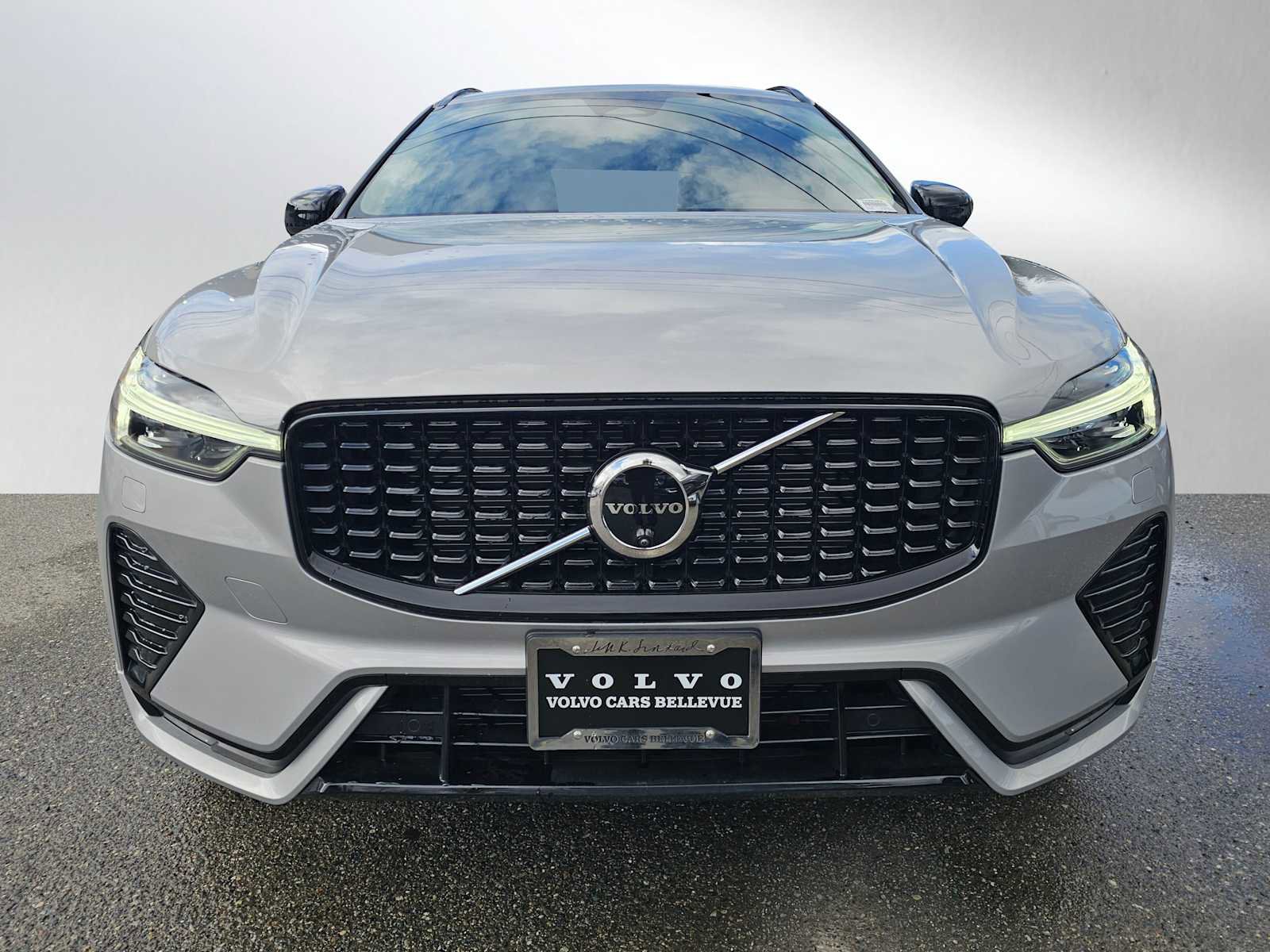 Used 2025 Volvo XC60 B5 Plus w/ Protection Package Premier image 8