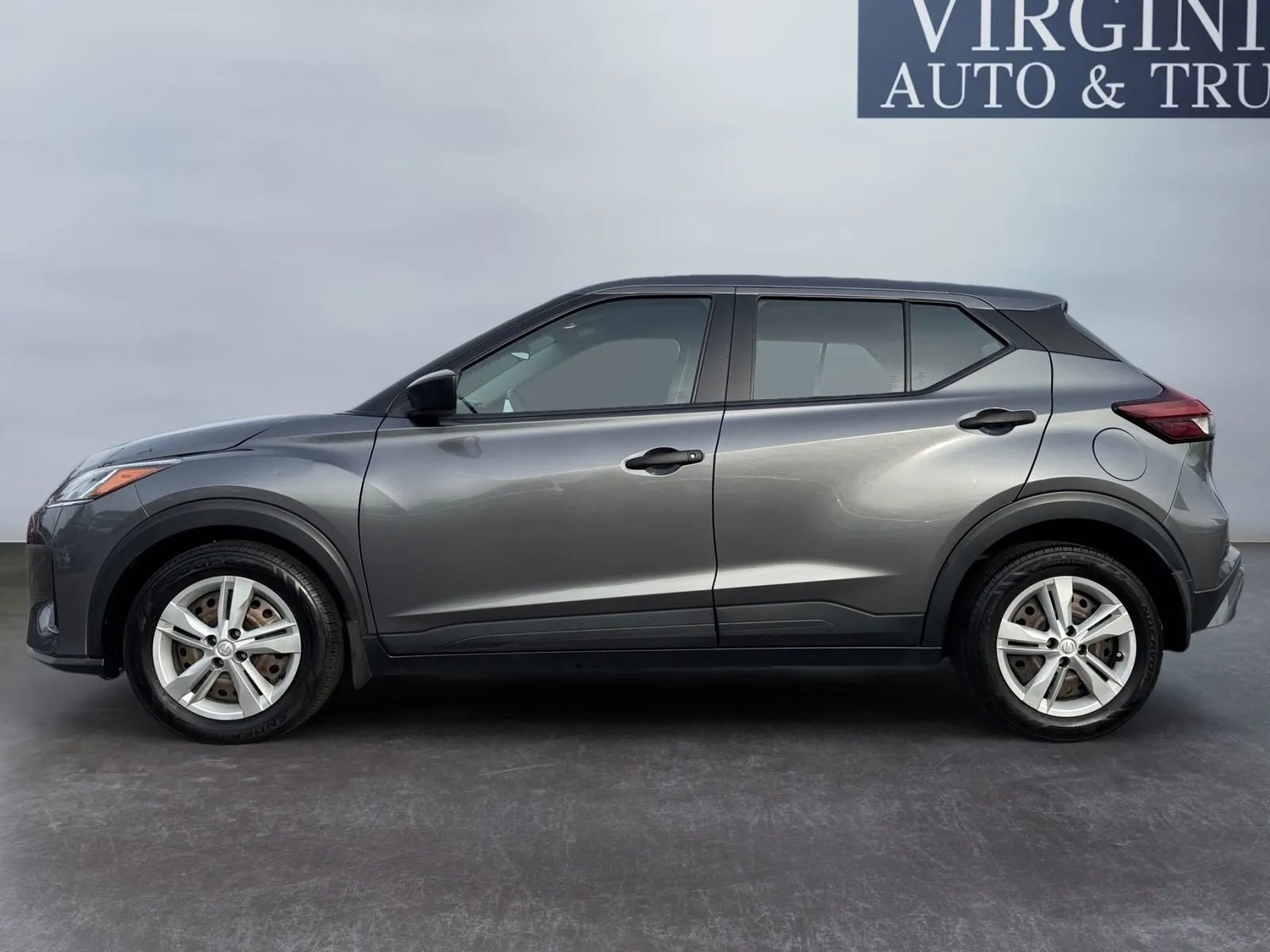 Used 2023 Nissan Kicks S image 3