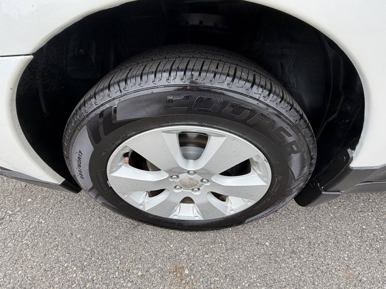 Used 2010 Subaru Outback 2.5i Premium AWD/4WD image 17
