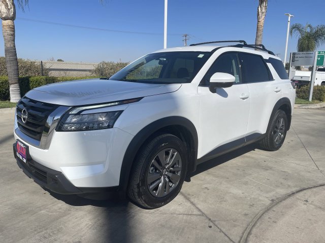 Used 2025 Nissan Pathfinder SV FWD image 4