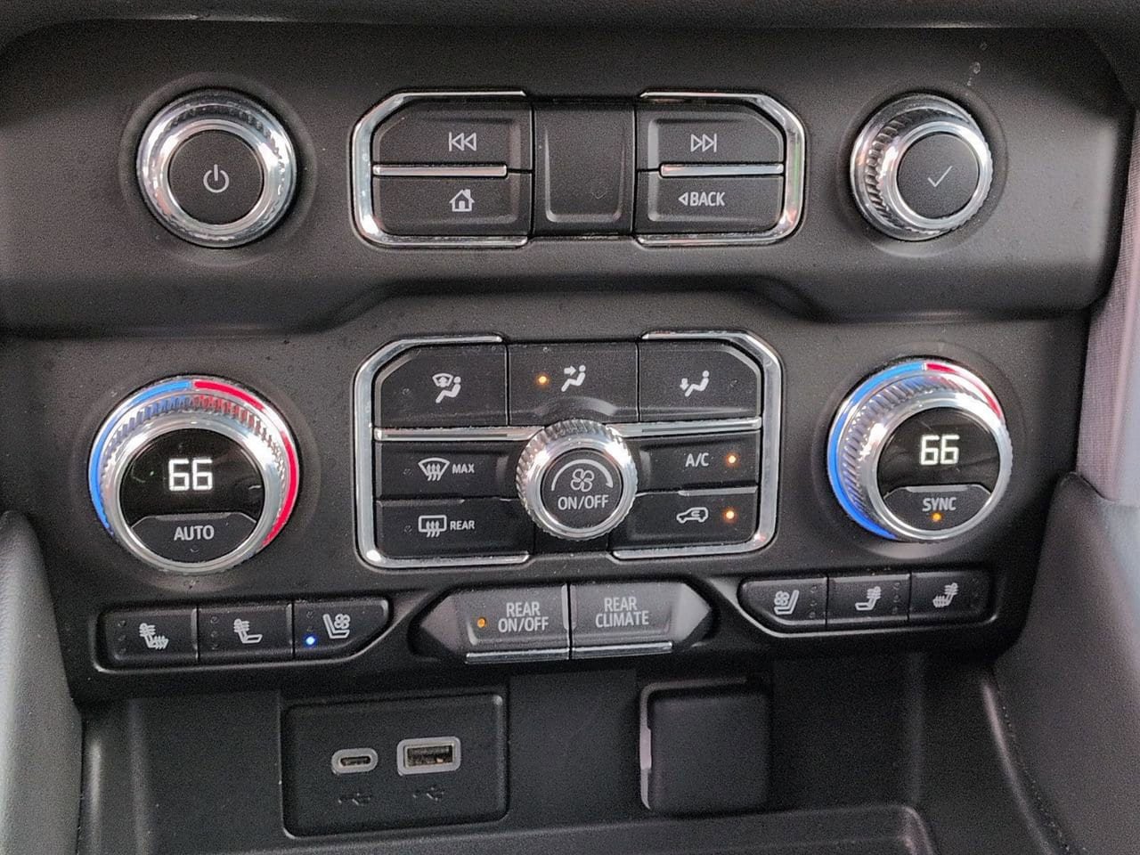 Used 2024 GMC Yukon SLT image 17