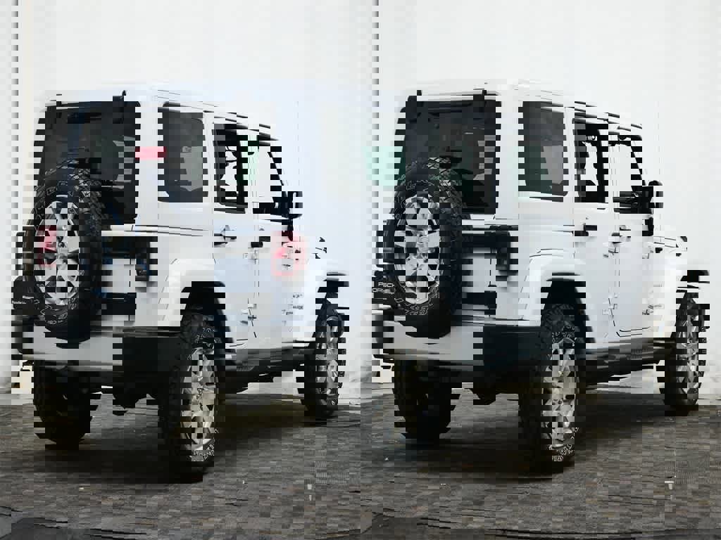 Used 2018 Jeep Wrangler Unlimited Sahara w/ Connectivity Group image 7