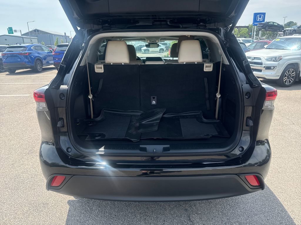 Used 2025 Toyota Highlander XLE AWD/4WD image 7
