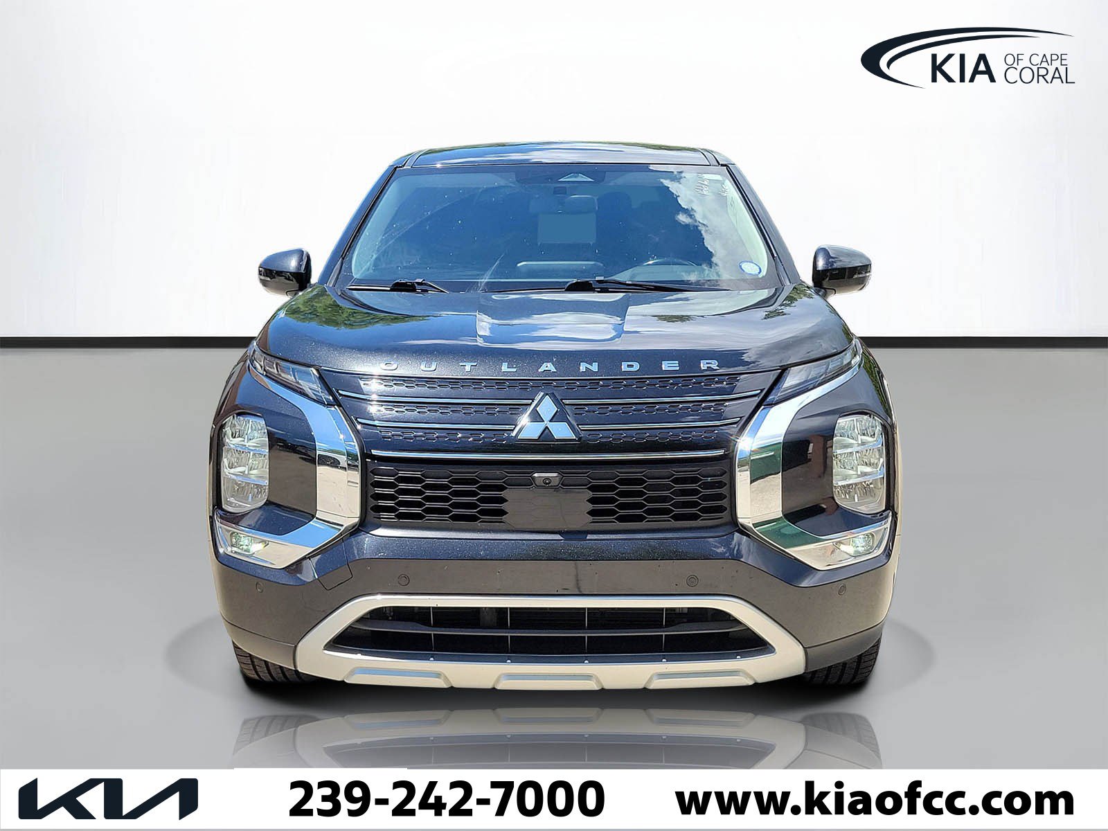 Used 2024 Mitsubishi Outlander SE Black Edition FWD image 2