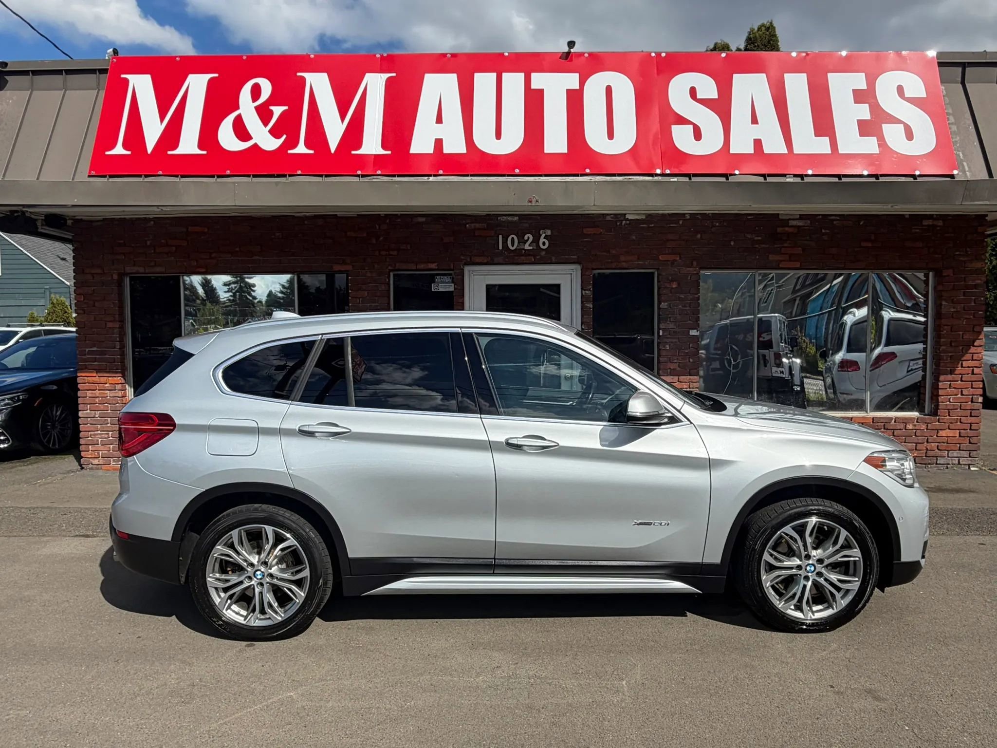 Used 2017 BMW X1 xDrive28i AWD/4WD image 2