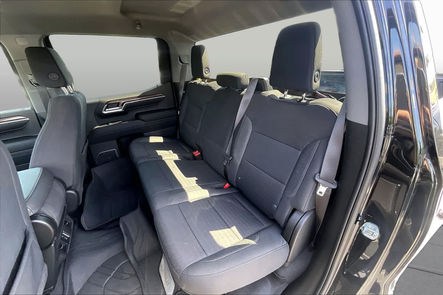 Used 2023 Chevrolet Silverado 1500 LT AWD/4WD image 25