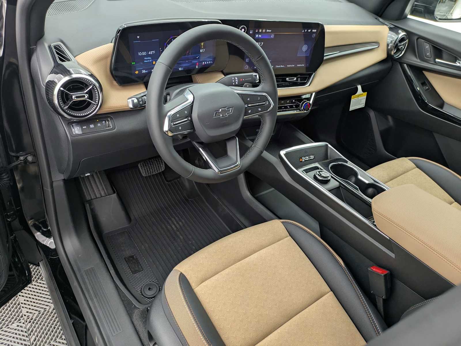 New 2026 Chevrolet Equinox ACTIV AWD/4WD image 2