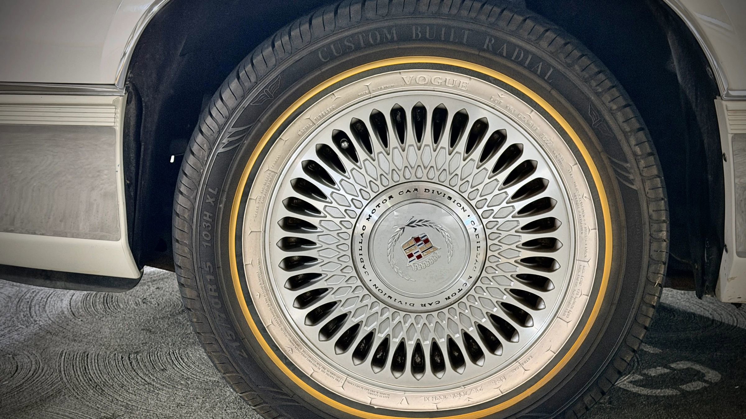 Used 1990 Cadillac Fleetwood 60 Special FWD image 14