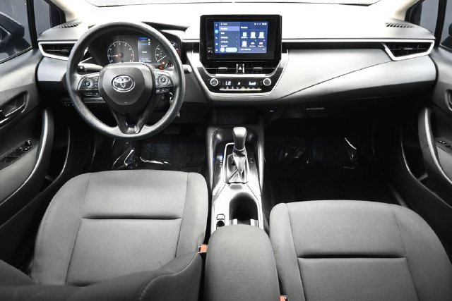 Used 2025 Toyota Corolla LE FWD image 9