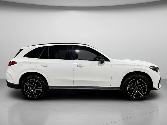 Used 2023 Mercedes-Benz GLC 300 4MATIC image 2