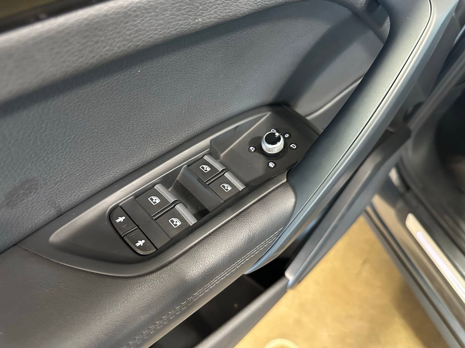 Used 2020 Audi Q5 e Premium Plus w/ Premium Plus Package image 12