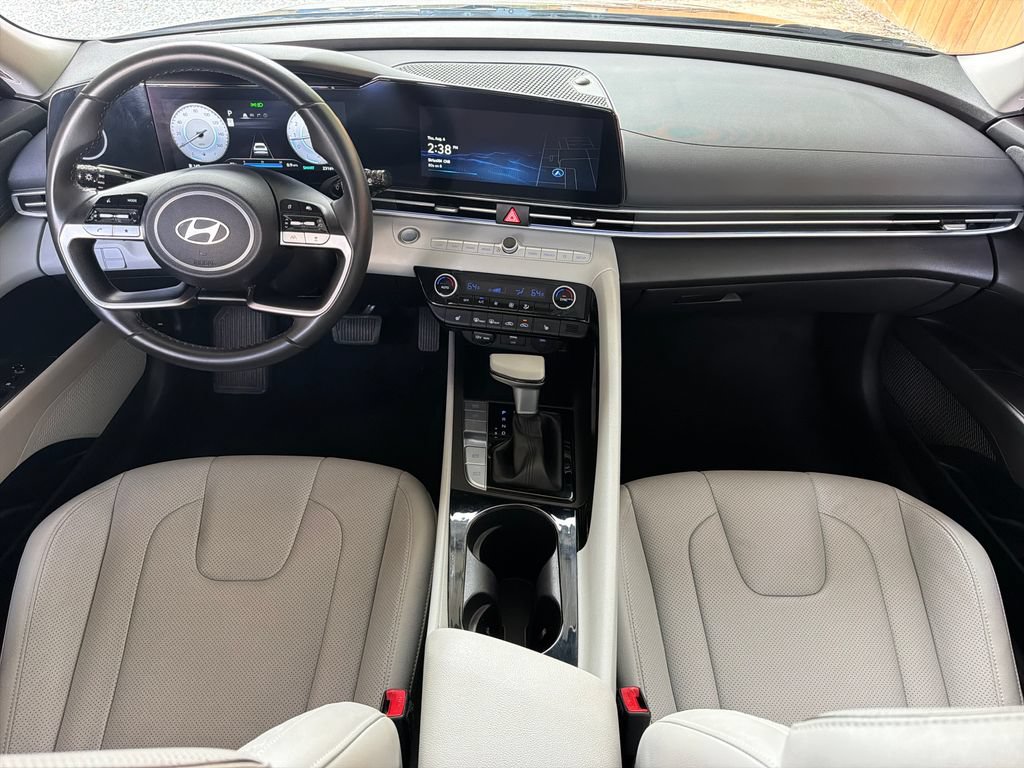 Used 2025 Hyundai Elantra Limited FWD image 23