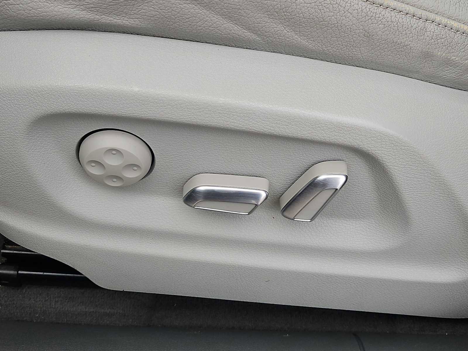 Used 2016 Audi Q5 2.0T Premium Plus w/ Technology Package AWD/4WD image 23