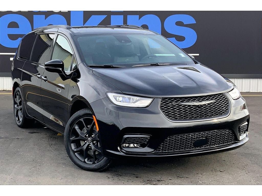 New 2026 Chrysler Pacifica Select w/ S Appearance Package AWD/4WD image 2