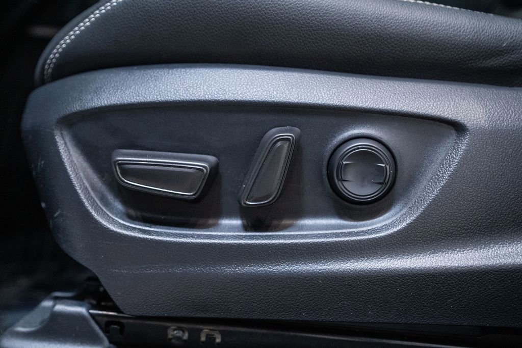 Used 2023 Toyota Corolla Cross XLE w/ Convenience Package image 16