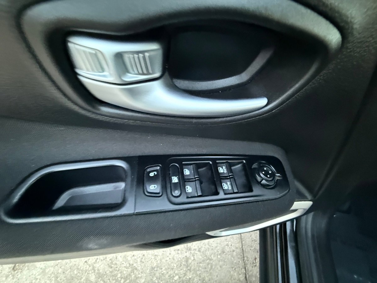 Used 2021 Jeep Renegade Sport FWD image 18