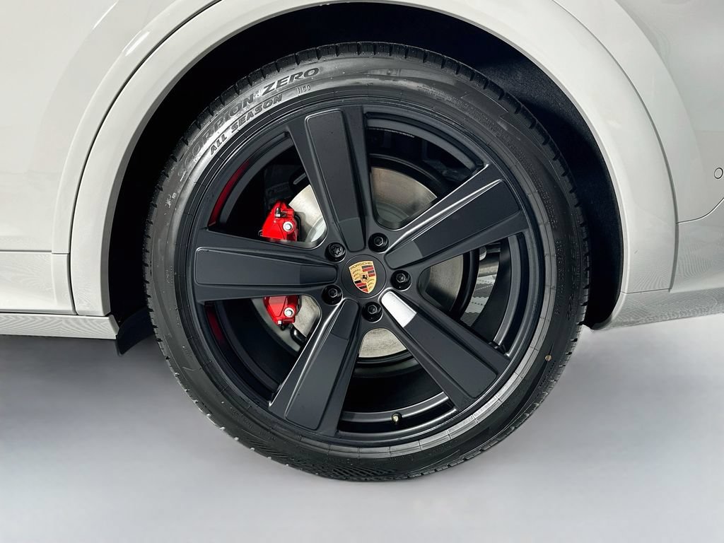 New 2026 Porsche Cayenne GTS AWD/4WD image 33