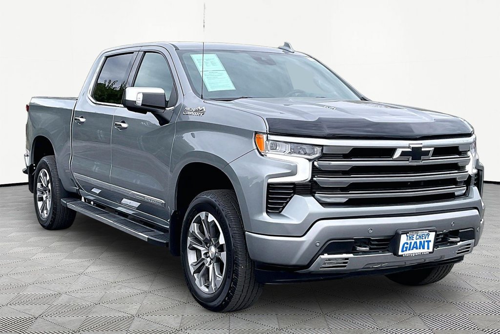 Used 2023 Chevrolet Silverado 1500 High Country w/ Technology Package AWD/4WD image 3