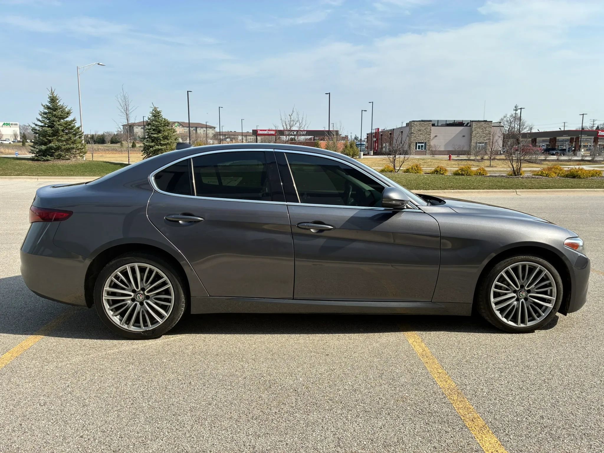 Used 2017 Alfa Romeo Giulia Ti image 4