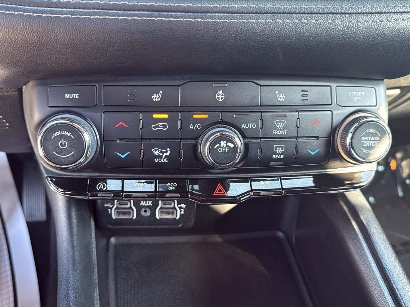 Used 2023 Dodge Durango SXT image 25