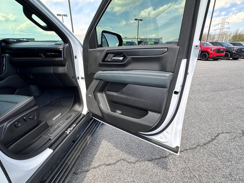 Certified 2025 GMC Yukon AT4 w/ AT4 Premium Package AWD/4WD image 14