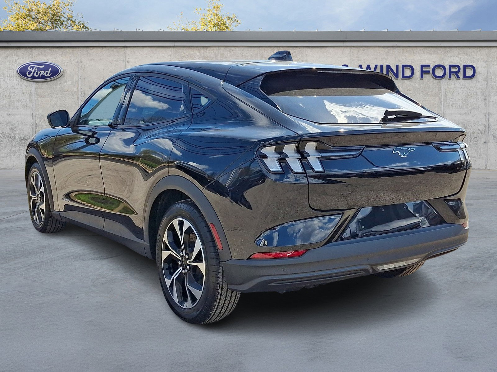 Used 2025 Ford Mustang Mach-E Select AWD/4WD image 4