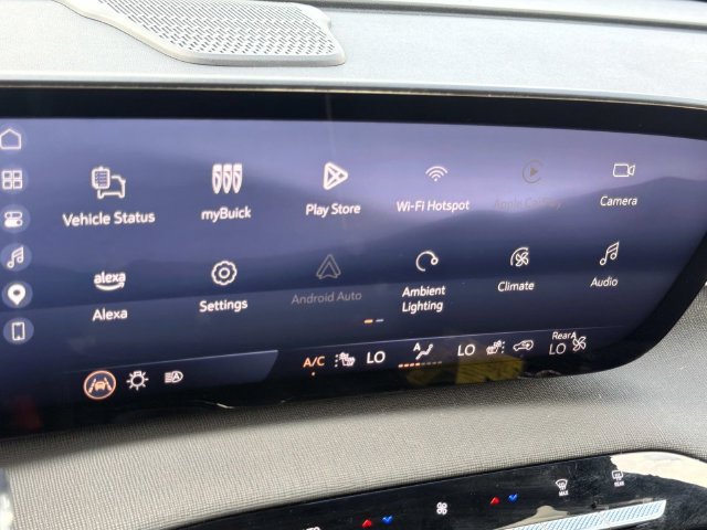 Used 2025 Buick Enclave Preferred FWD image 29