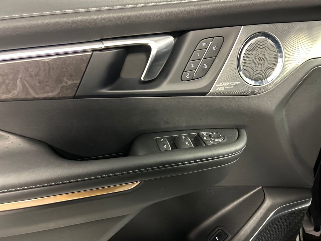 Used 2025 Buick Enclave Avenir AWD/4WD image 14