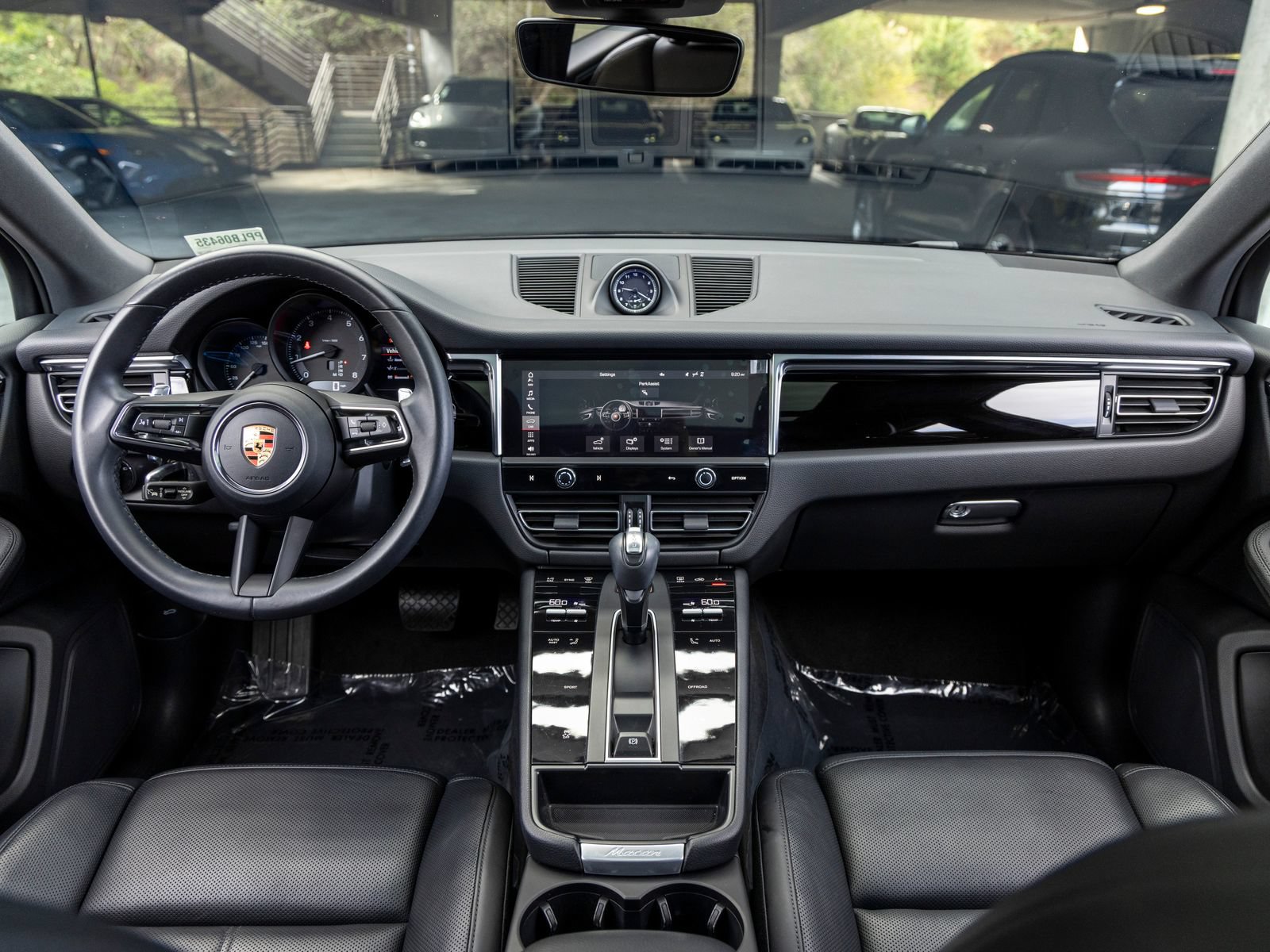 Certified 2023 Porsche Macan AWD/4WD image 34