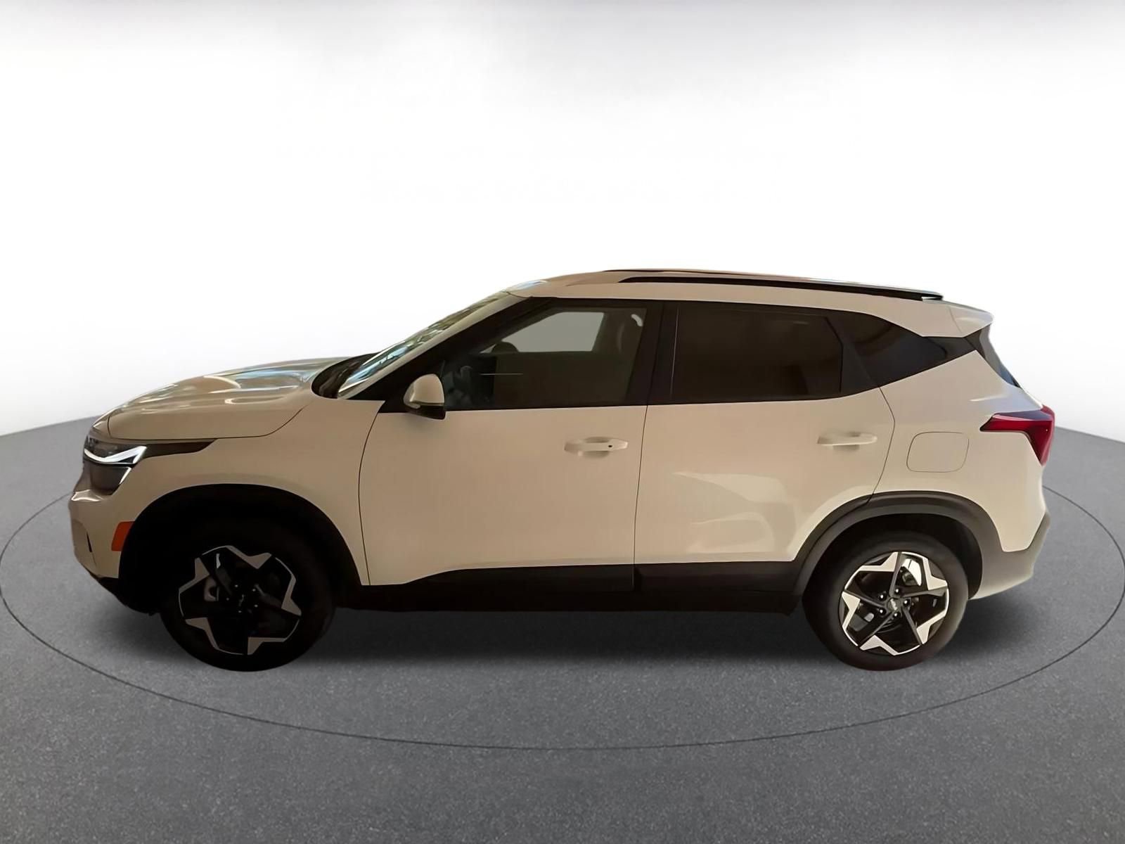 Used 2025 Kia Seltos S image 9