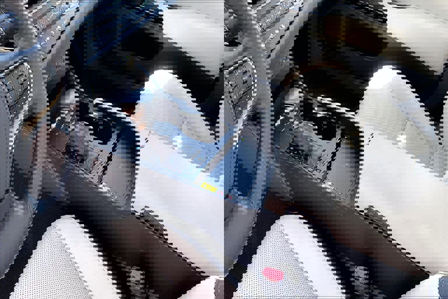 Used 2025 Lexus ES 300h w/ Premium Package image 15