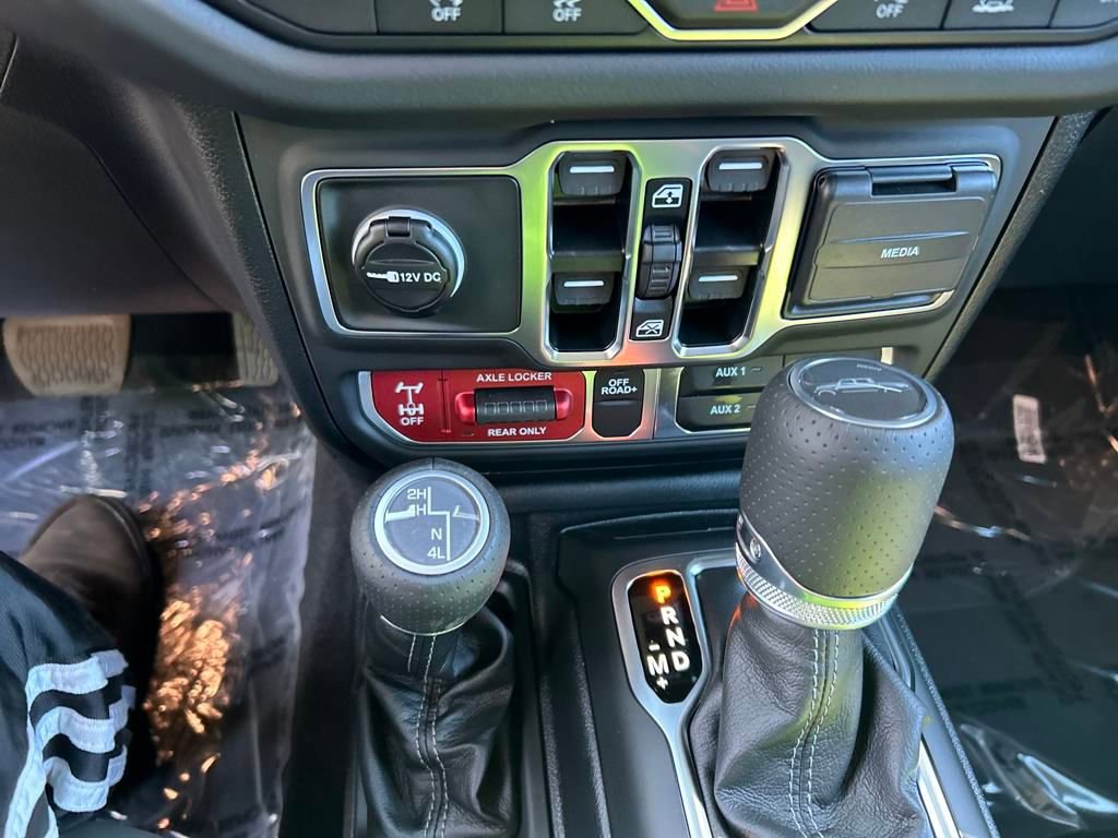 New 2025 Jeep Gladiator Mojave image 18