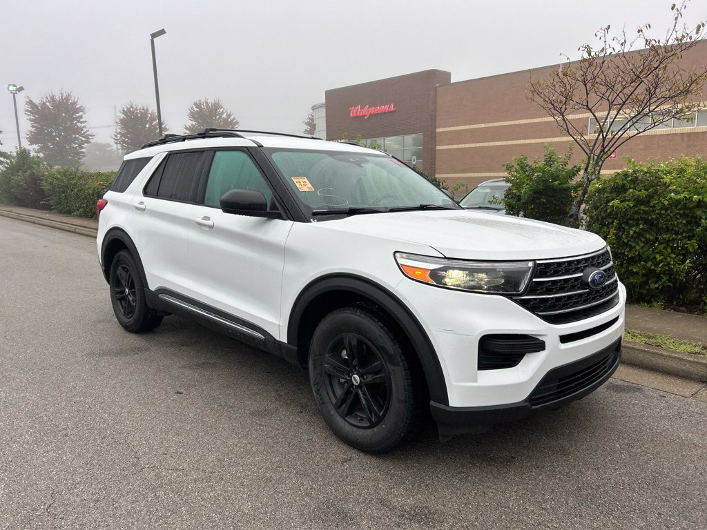 Used 2021 Ford Explorer XLT AWD/4WD image 2