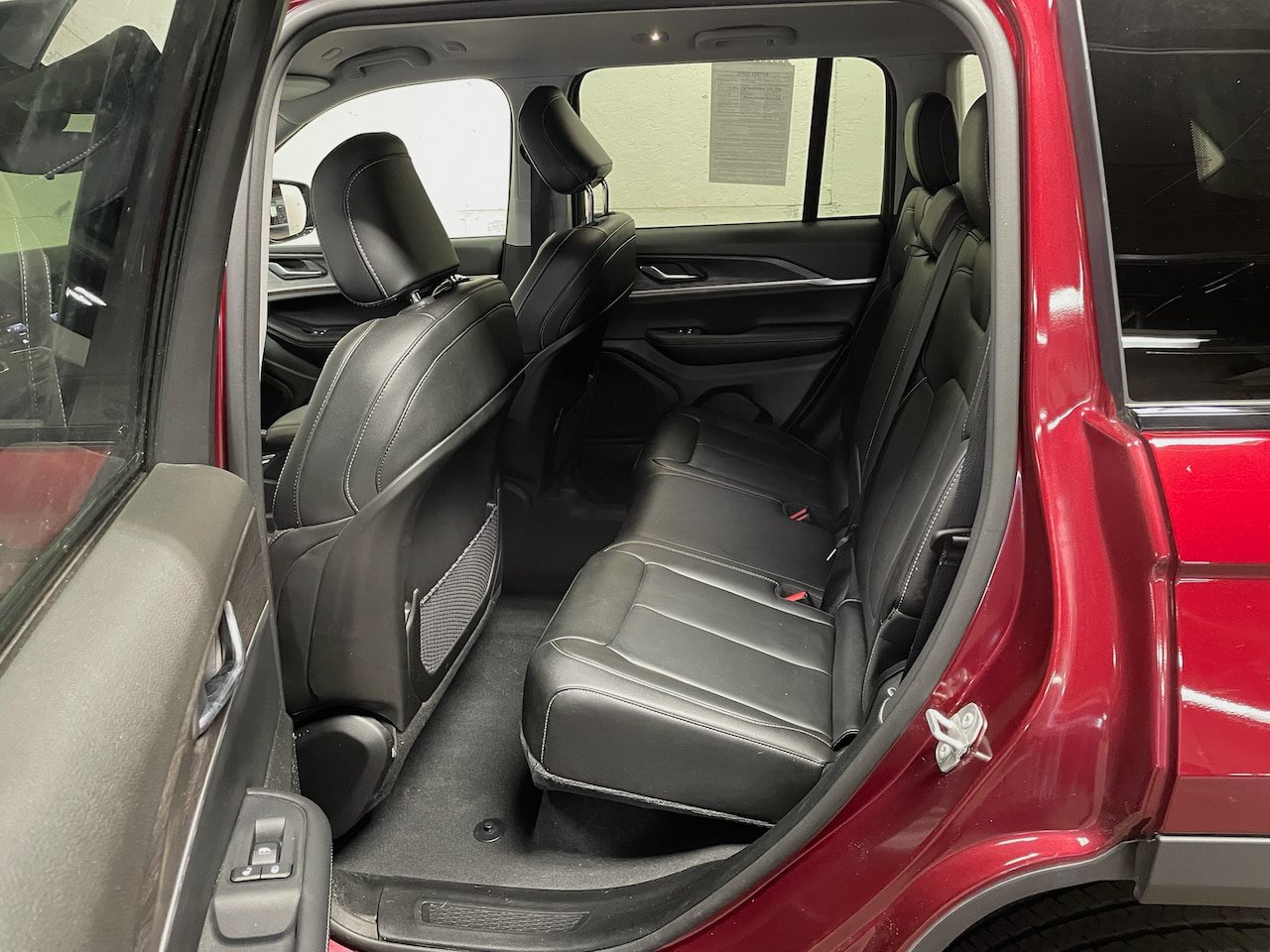 Used 2023 Jeep Grand Cherokee Limited AWD/4WD image 11