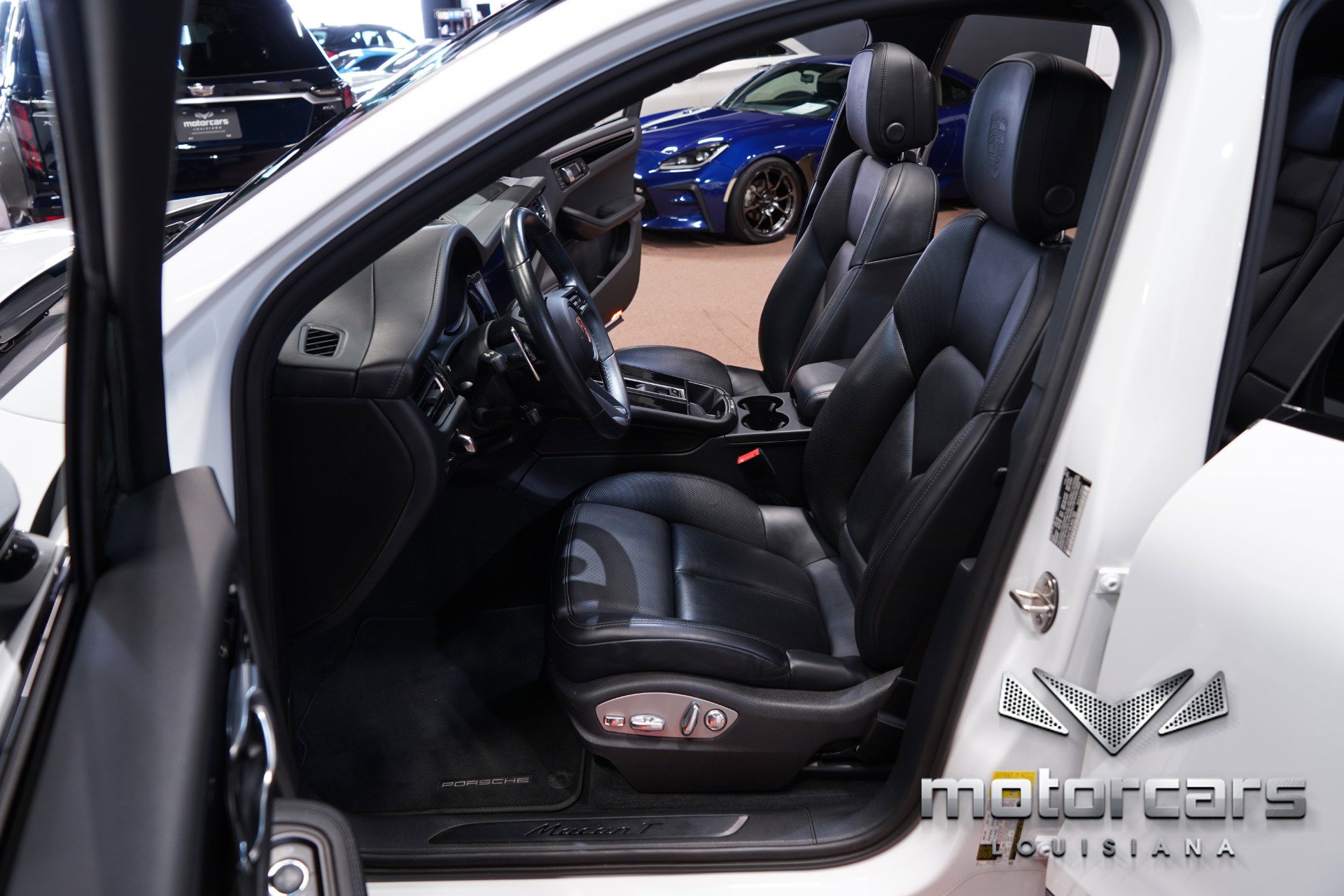 Used 2024 Porsche Macan Turbo w/ Premium Plus Package image 25