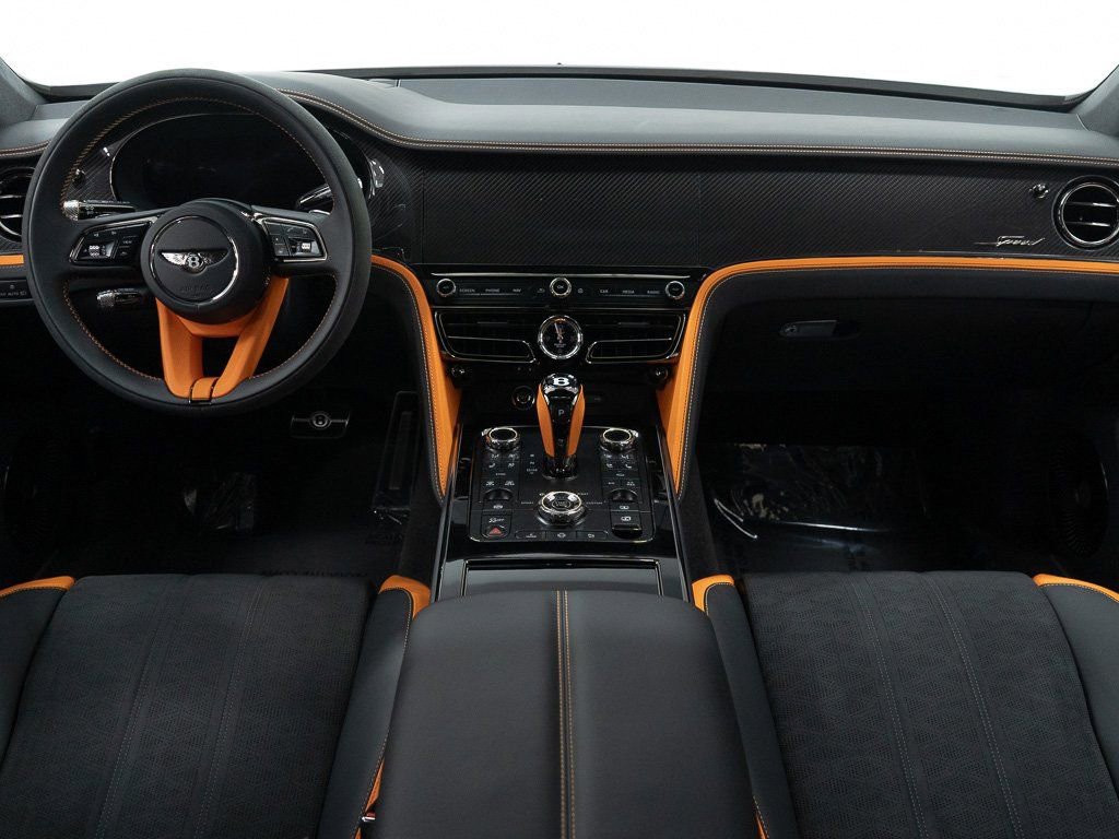 Used 2025 Bentley Flying Spur Plug-In Hybrid image 28