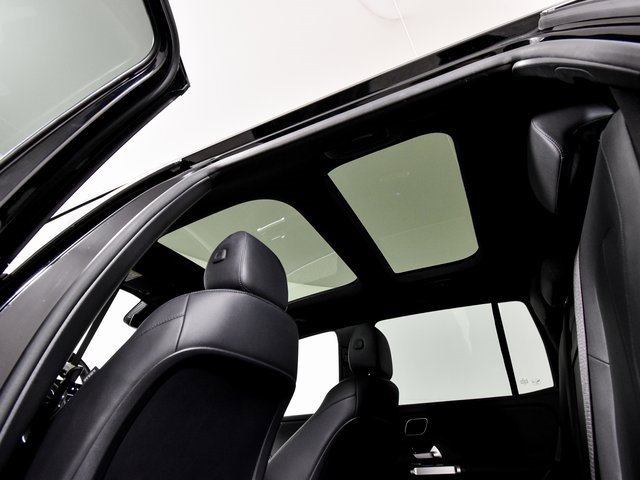 Used 2022 Mercedes-Benz EQB 300 4MATIC image 38