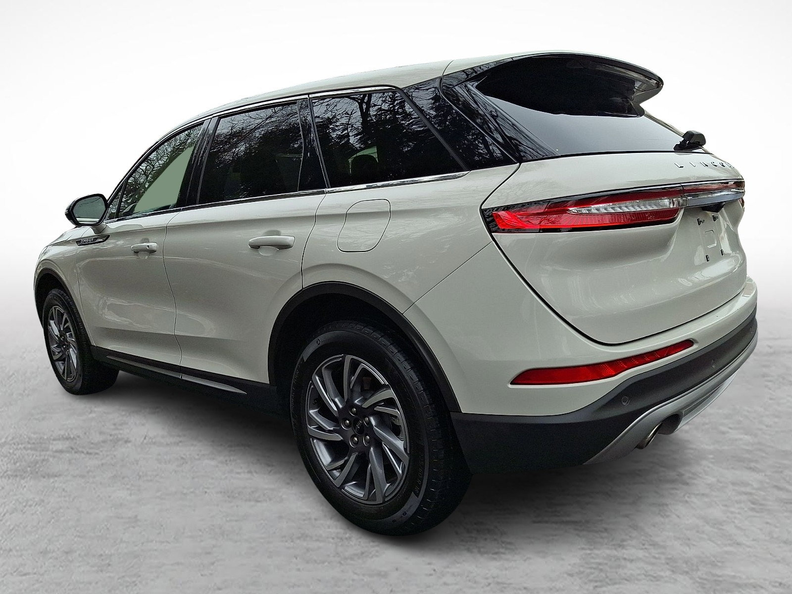 Used 2024 Lincoln Corsair AWD w/ Equipment Group 101A image 4