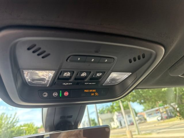 Used 2023 Chevrolet Traverse RS AWD/4WD image 29