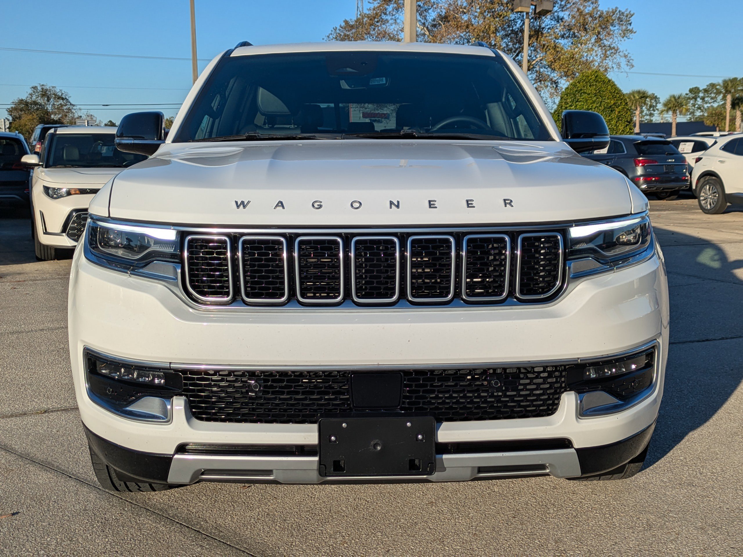 Used 2024 Jeep Wagoneer L Series II image 9