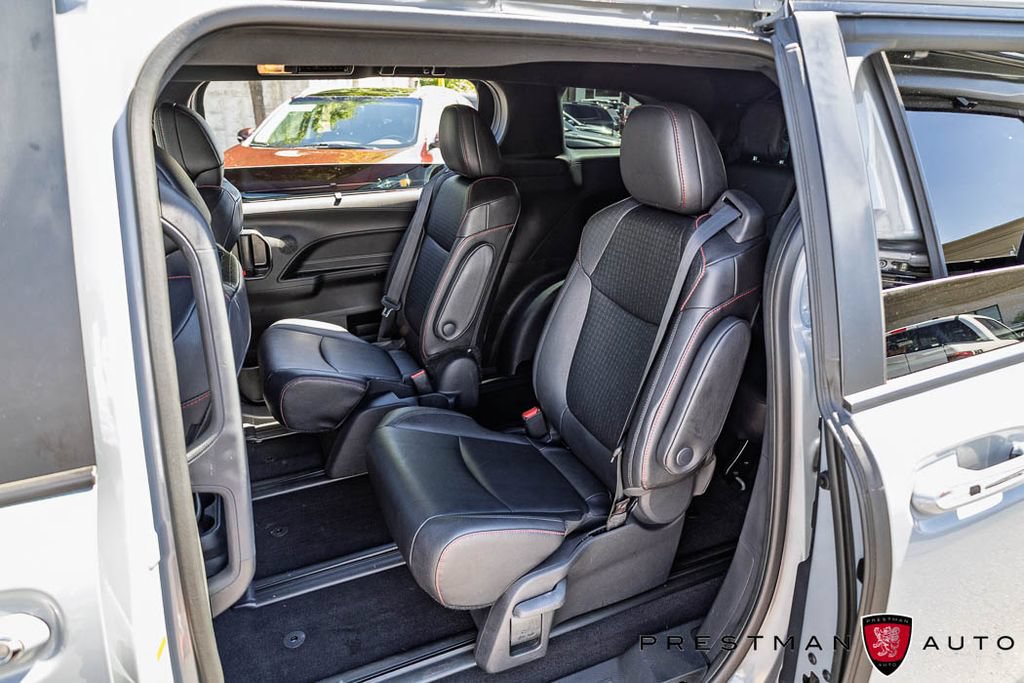 Used 2025 Toyota Sienna XSE FWD image 40