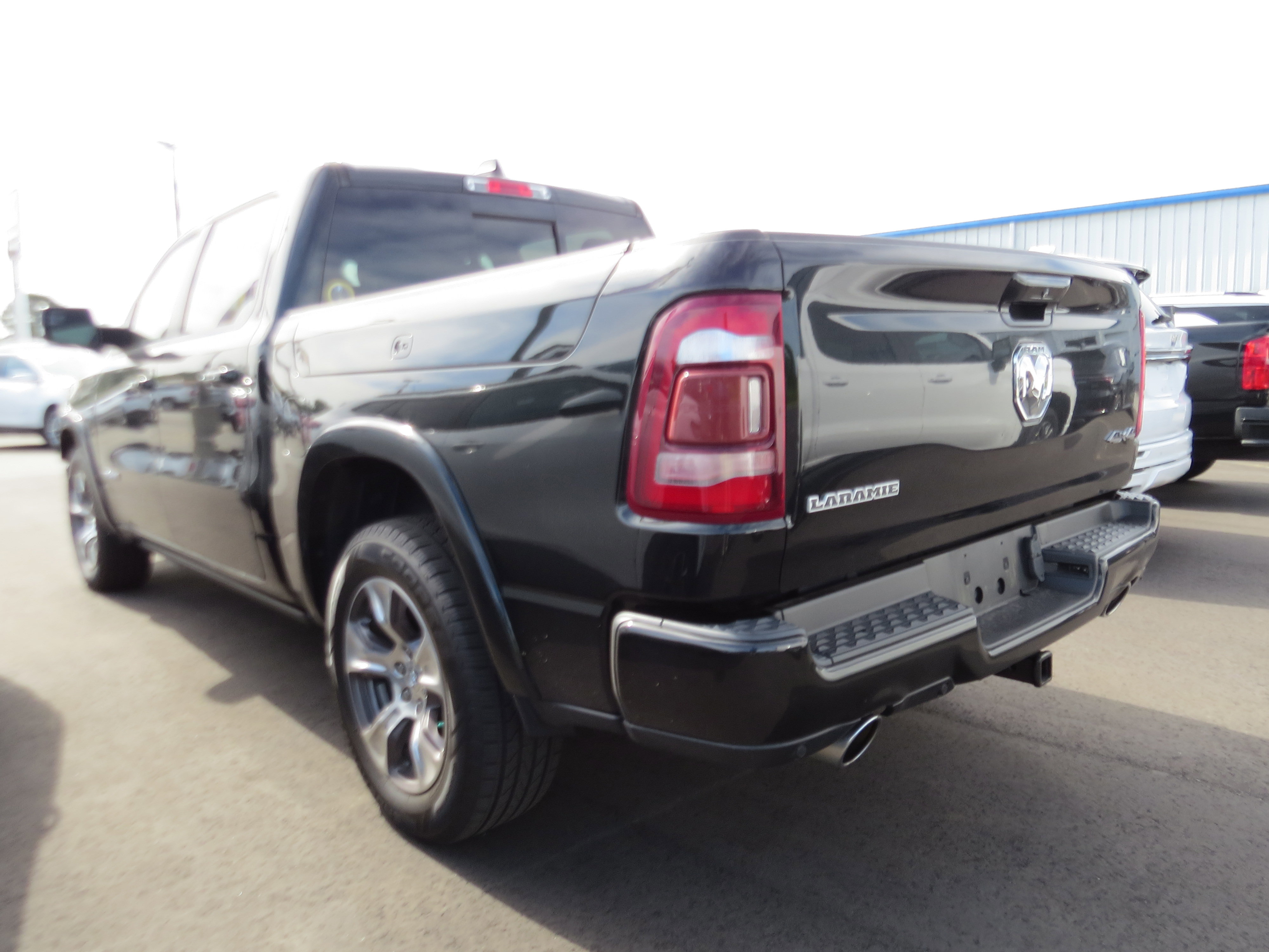 Used 2019 RAM 1500 Laramie AWD/4WD image 7