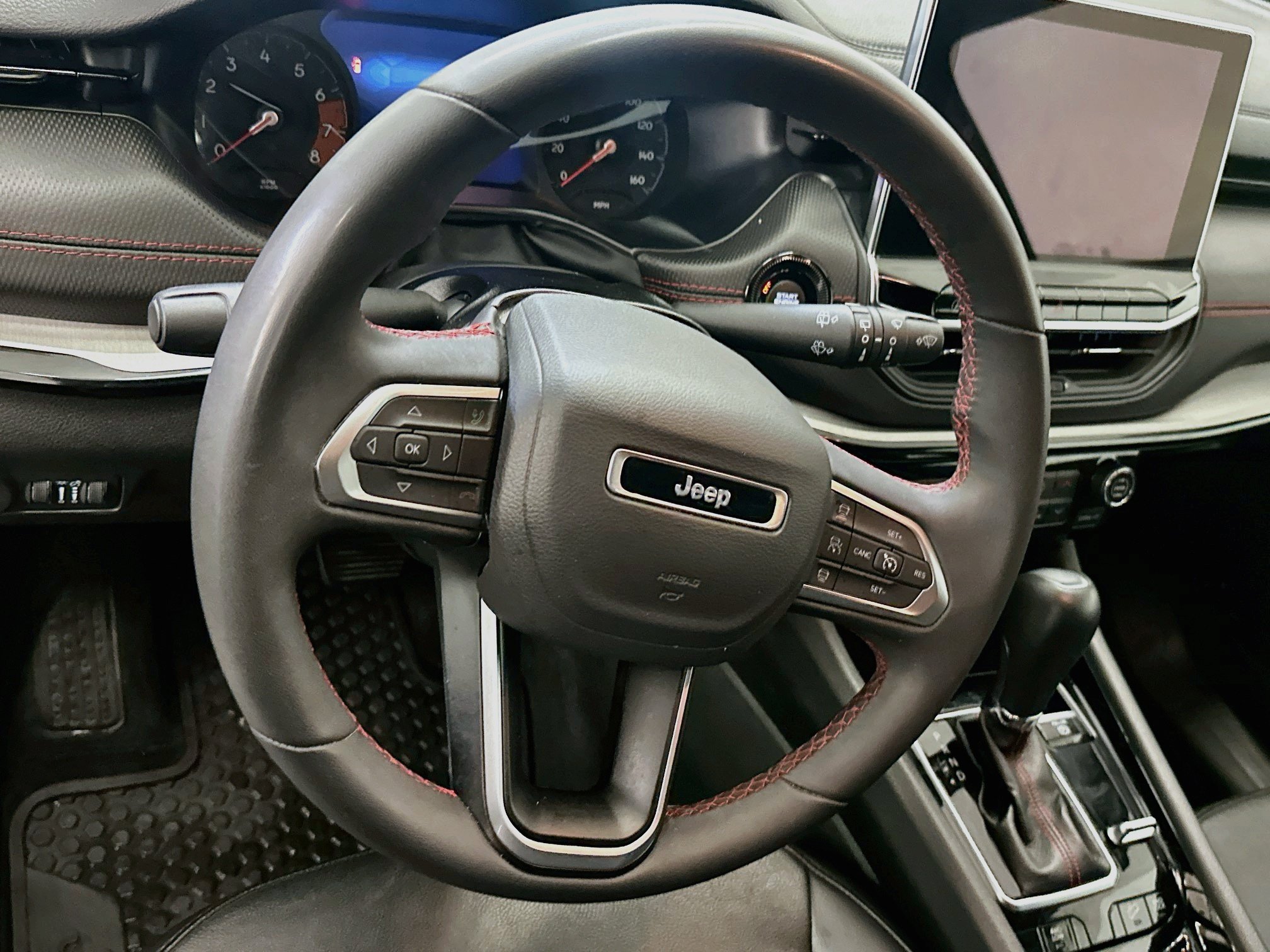 Used 2025 Jeep Compass Trailhawk AWD/4WD image 18