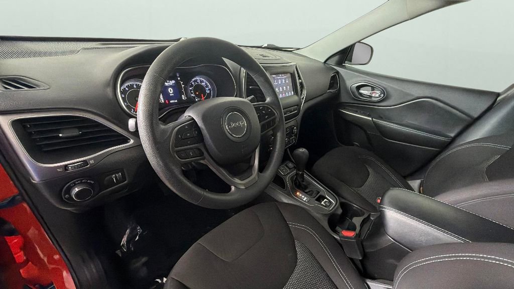 Used 2021 Jeep Cherokee Latitude FWD image 18