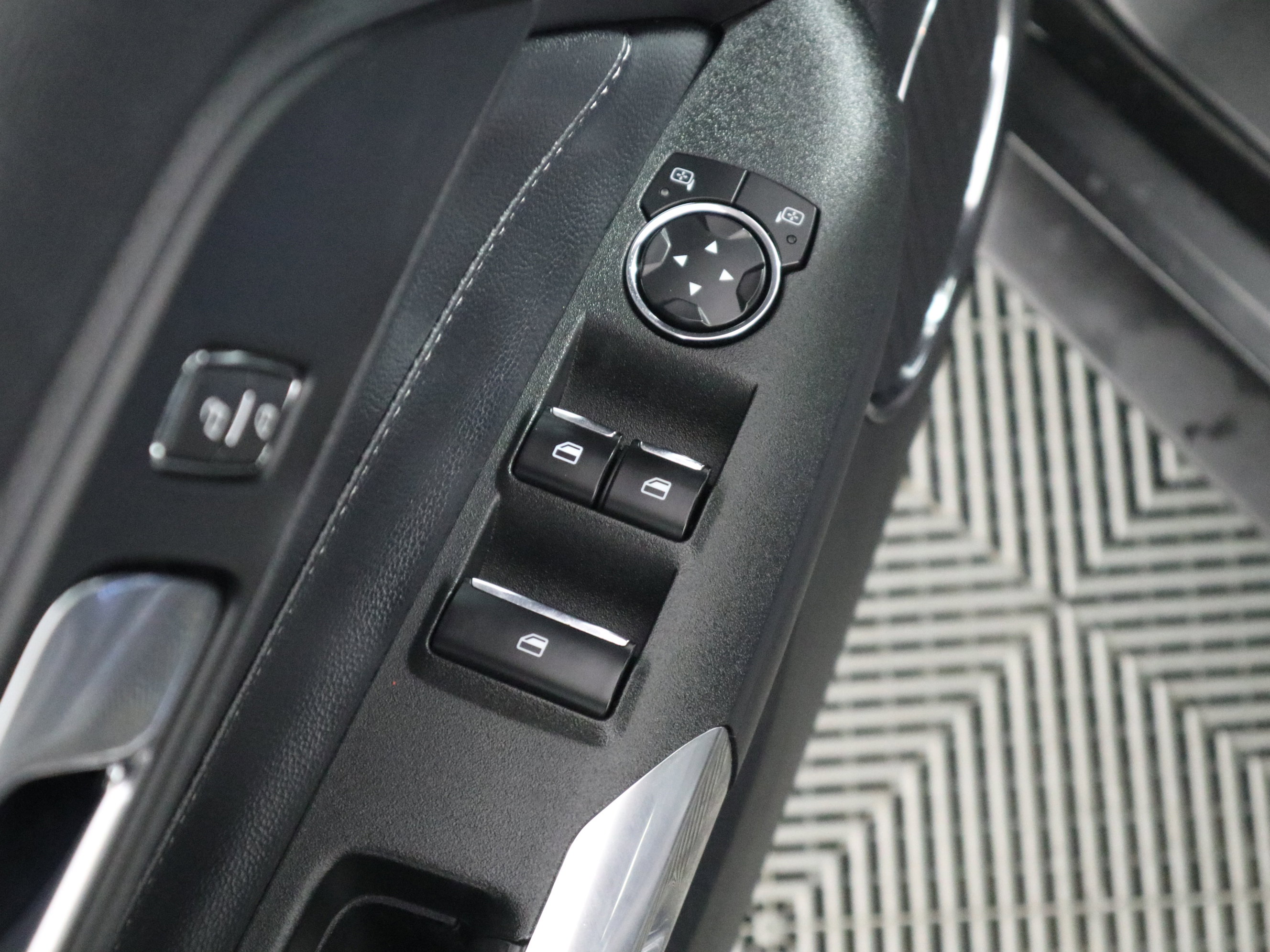 Used 2019 Ford Mustang Premium image 30