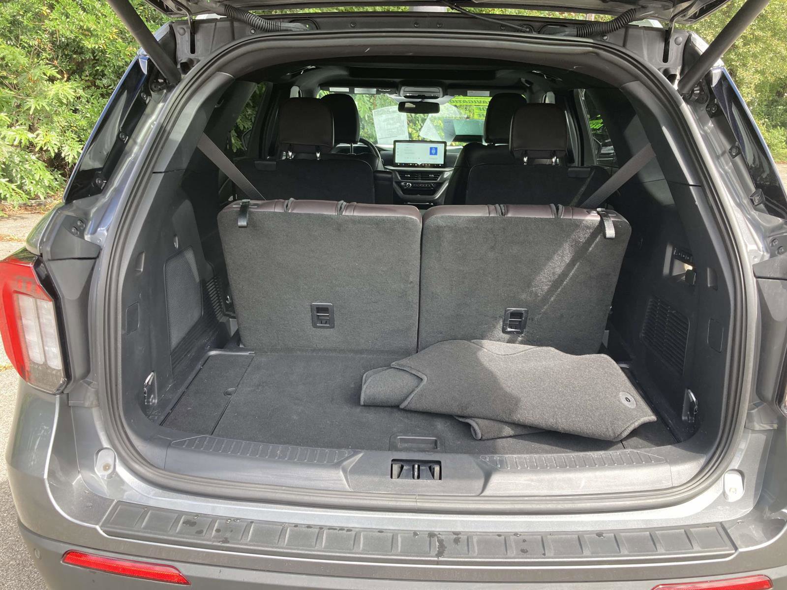 Used 2025 Ford Explorer Platinum image 14