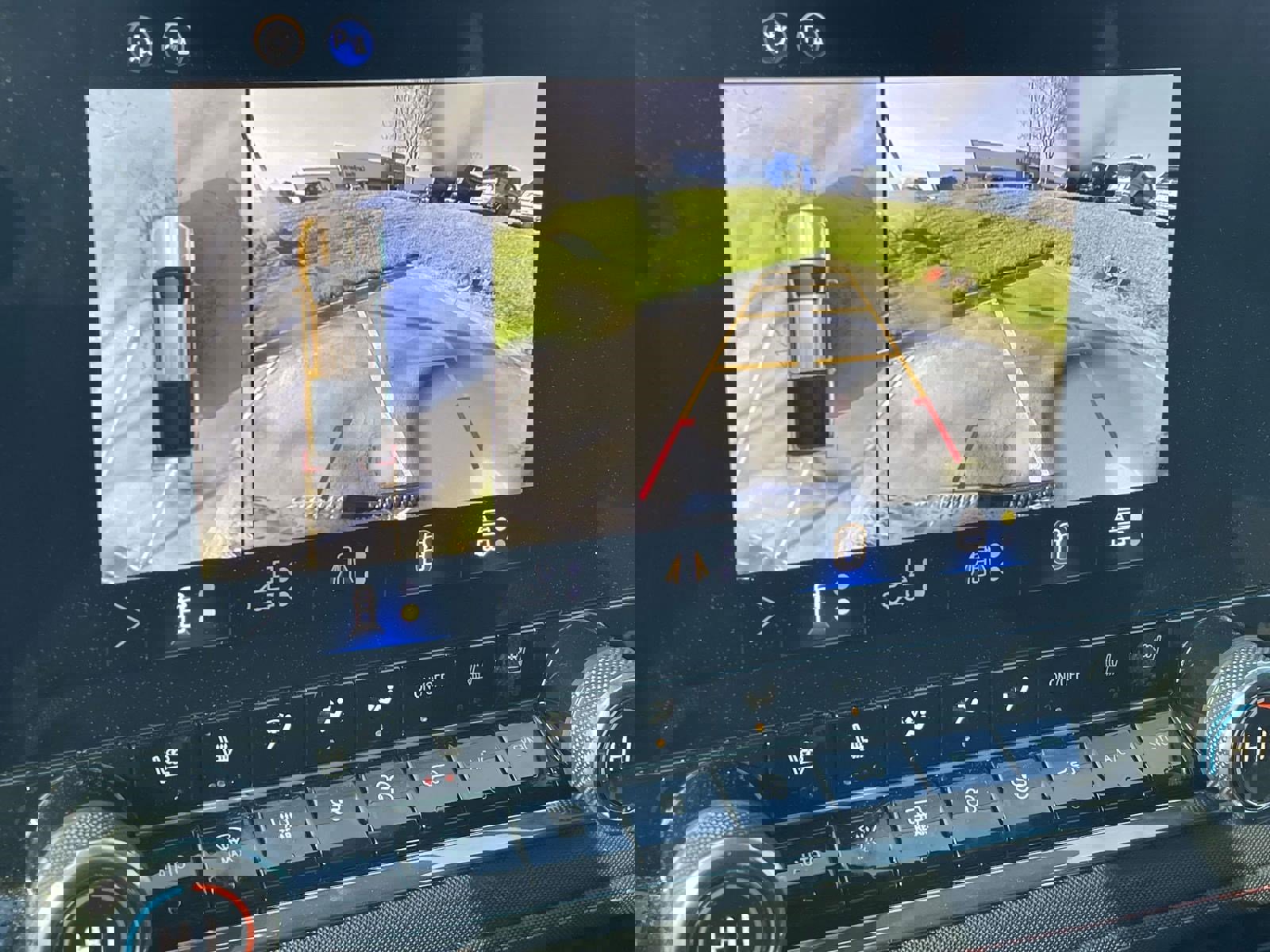 Used 2025 Chevrolet Colorado Z71 w/ Technology Package image 19