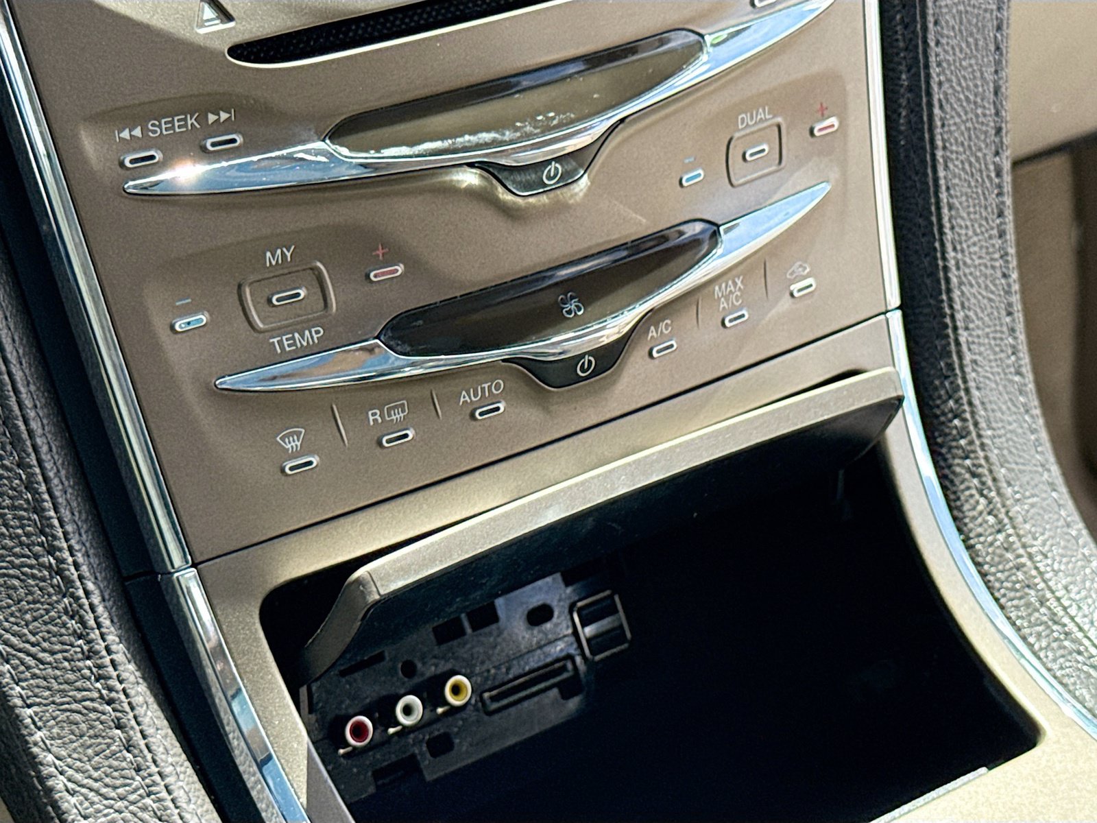 Used 2011 Lincoln MKX 2WD w/ 101A Rapid Spec Order Code image 11