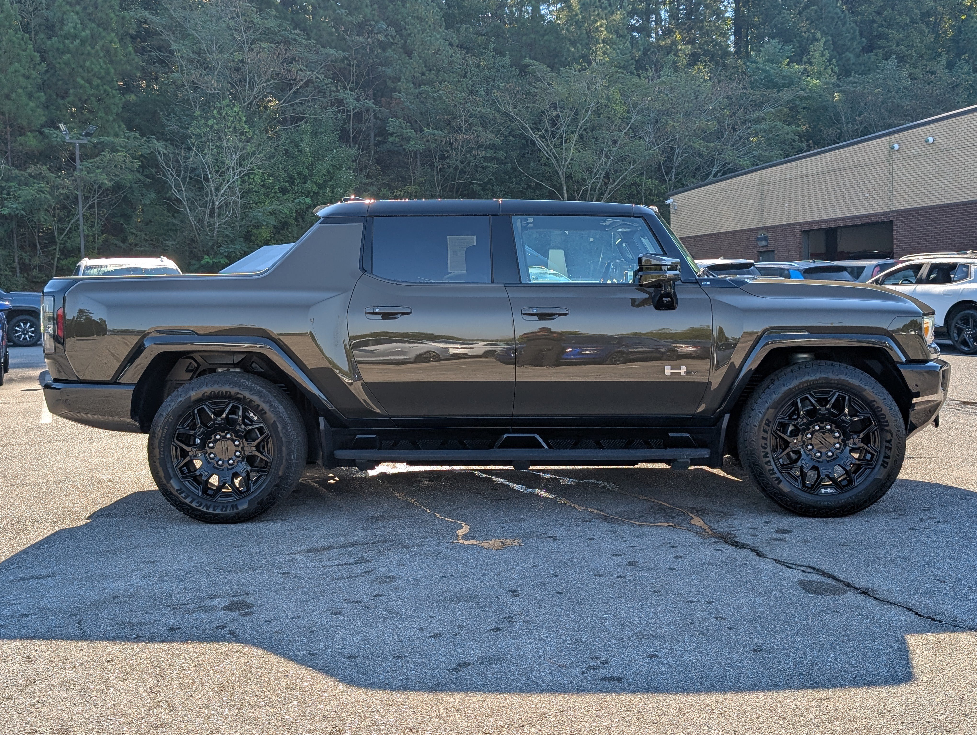 Used 2025 GMC Hummer EV 2X AWD/4WD image 10
